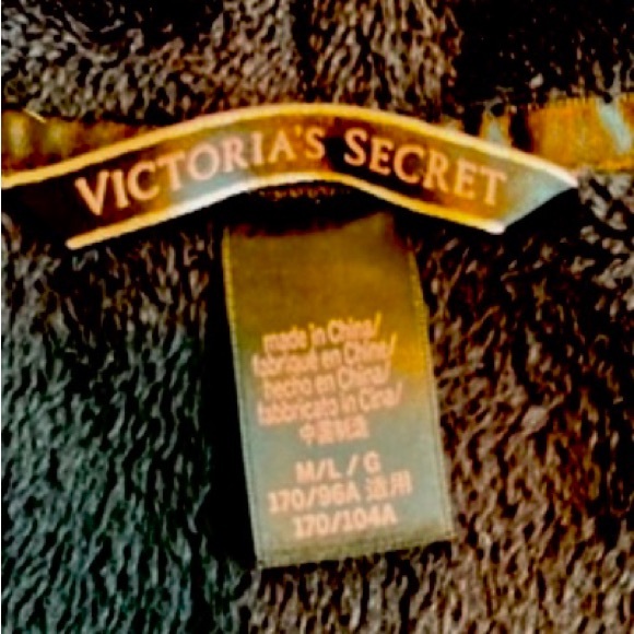 Victoria’s Secret cozy black plush logo robe with pockets size medium/large - Picture 7 of 7